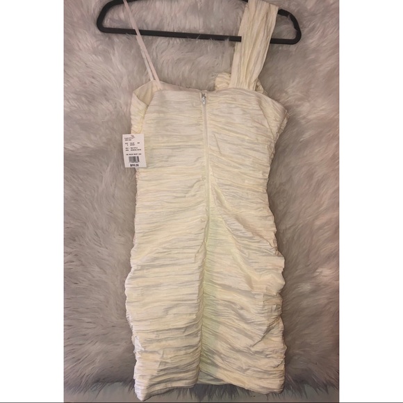 David’s Bridal city triangles one shoulder dress - Picture 3 of 7